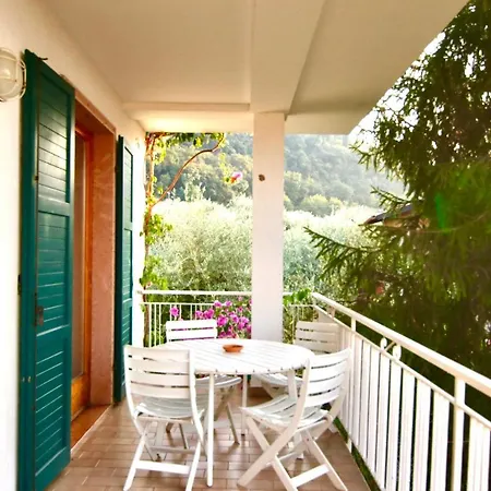 3 Whit Balcony And Wiew *