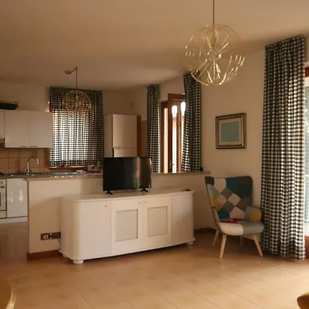 3 Whit Balcony And Wiew Apartment Malcesine